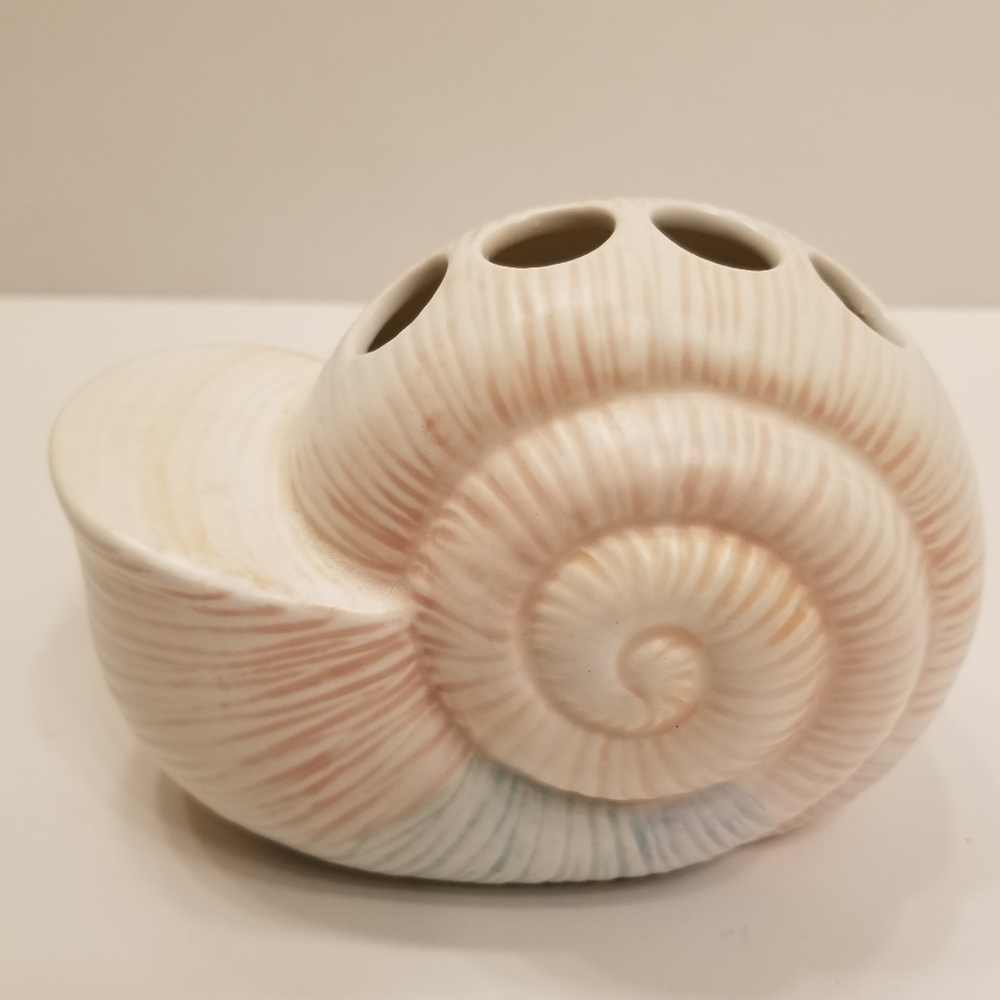 Rare Vintage Elegant JCPenney Pebble Beach Nautilus Seashell Toothbrush Holder